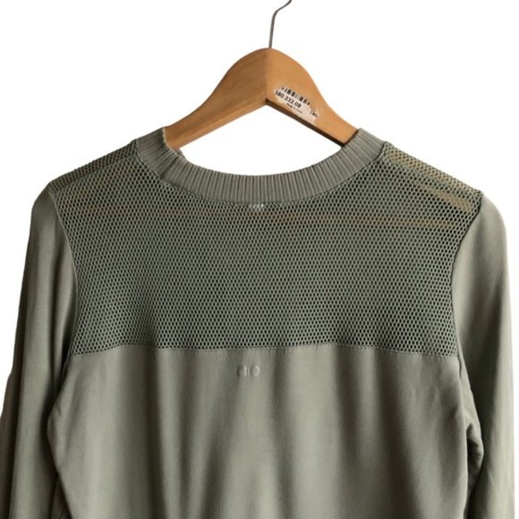 Alo Yoga Plank Long Sleeve Tee Medium Green Net Blocked - Picture 6 of 8